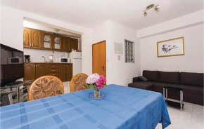 One-Bedroom Apartment in Kastel Gomilica
